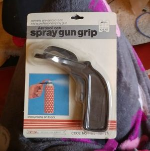 Aerosol can spray gun grip